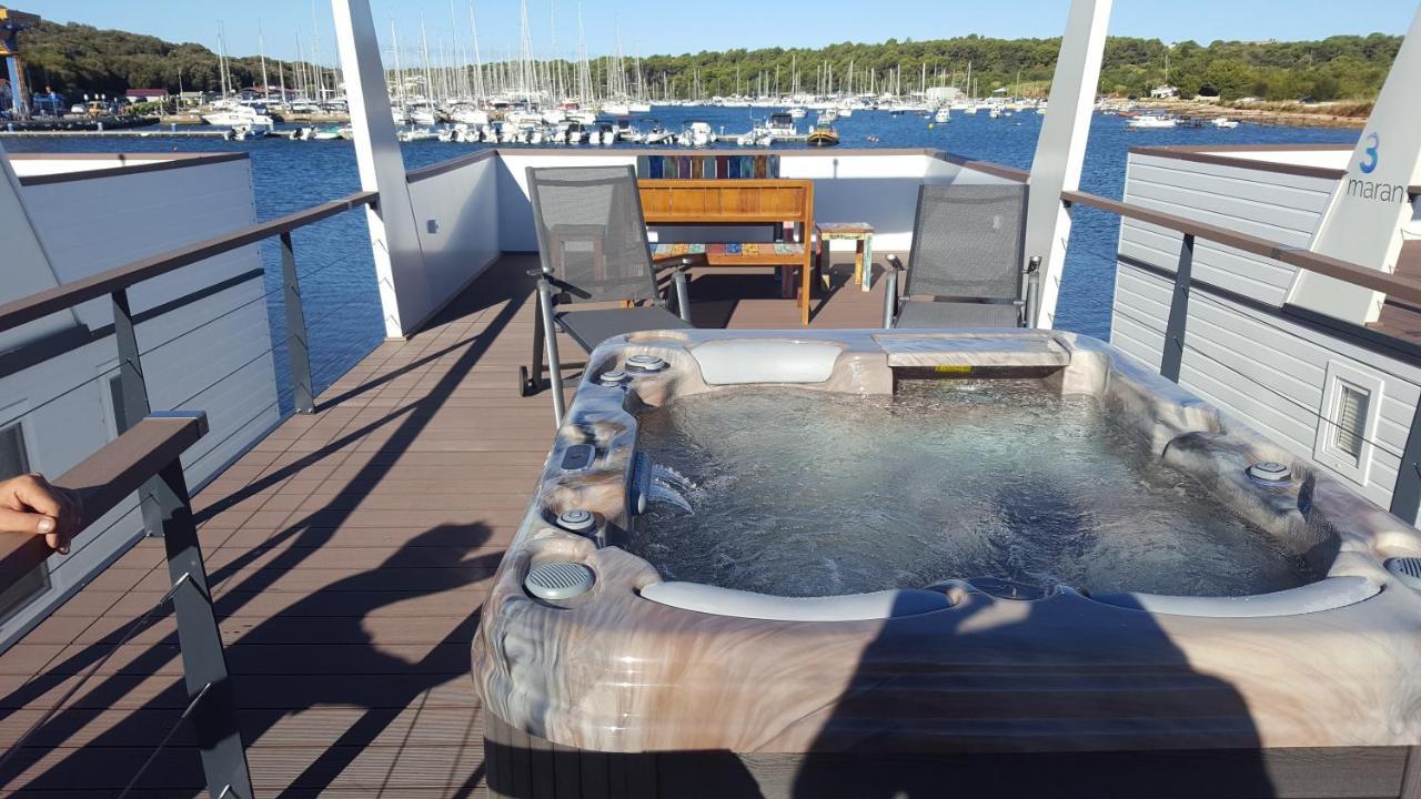 House Boat - Floating House Astrid Vikendica Pula