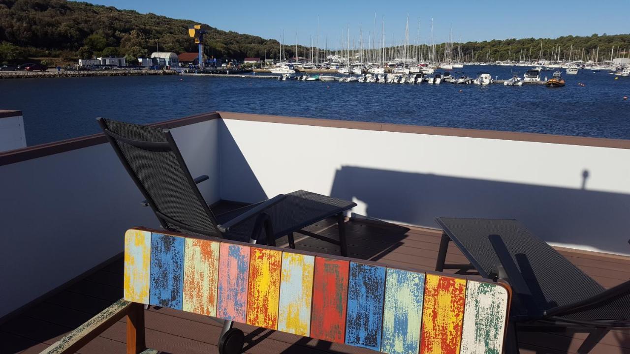 Vikendica House Boat - Floating House Astrid Pula